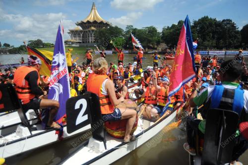 SK04_12112016_PERAHU_NAGA