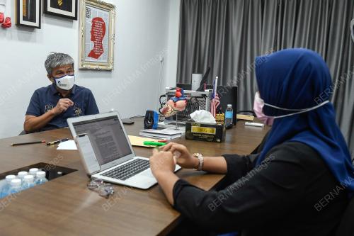 DR ANNUAR RAPAEE