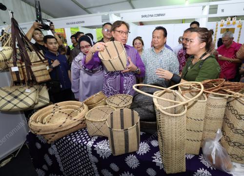 TAN SRI ABANG JOHARI TUN OPENG