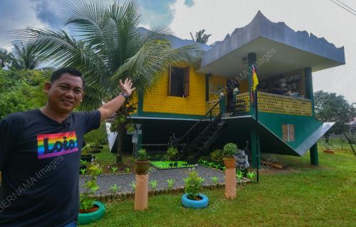 RUMAH TERBALIK