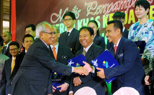 SK04_13112015_ANUGERAH_AKKMS
