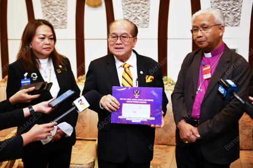 DATUK AMAR DOUGLAS UGGAH EMBAS