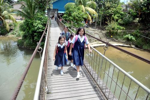 SK04_14042013_KAMPUNG_TEBEDU
