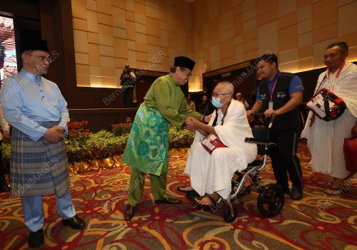 TAN SRI ABANG JOHARI TUN OPENG