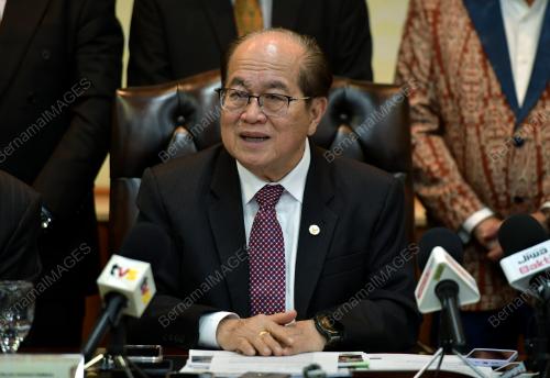 DATUK AMAR DOUGLAS UGGAH EMBAS