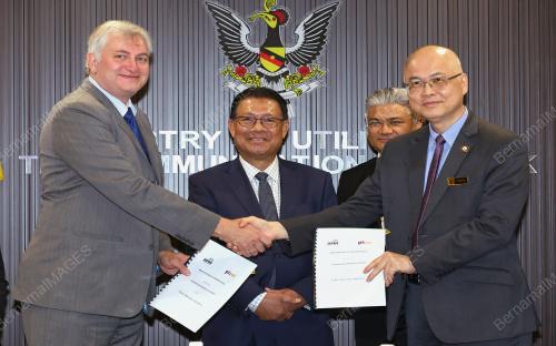 DATUK SERI JULAIHI NARAWAI