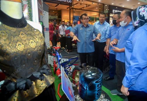 KARNIVAL INSTITUSI PENDIDIKAN MARA