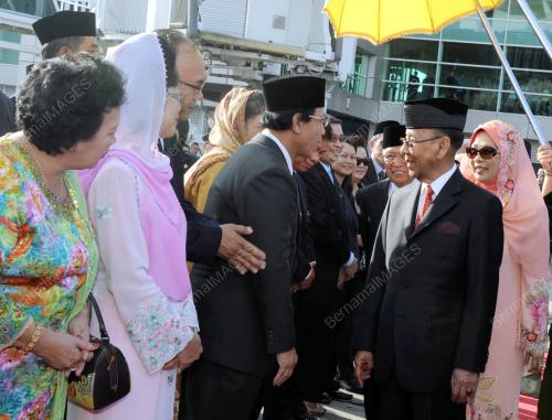 SK04_17092013_AGONG_PULANG