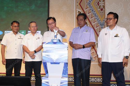 DATUK SERI DR STEPHEN RUNDI UTOM