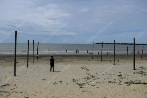 PANTAI BELAWAI DI TANJUNG MANIS SARAWAK
