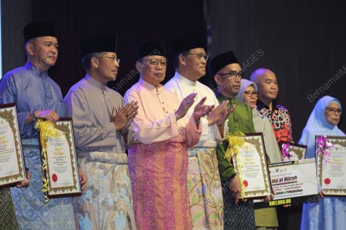 TAN SRI ABANG JOHARI TUN OPENG