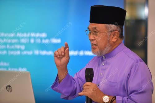 DR SHAHRI ABDUL RAHMAN