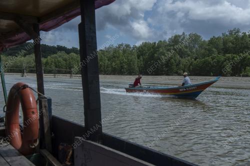 TINJAUAN DI KAMPUNG NELAYAN BAKO