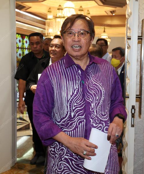TAN SRI ABANG JOHARI TUN OPENG