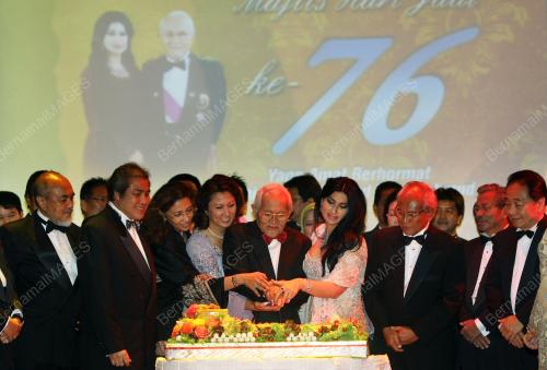 SK04_21052012_ULANGTAHUN