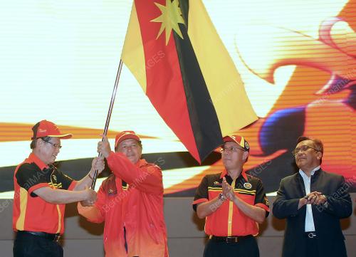 SK04_21052014_SERAH_BENDERA