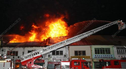 KEBAKARAN LOT KEDAI