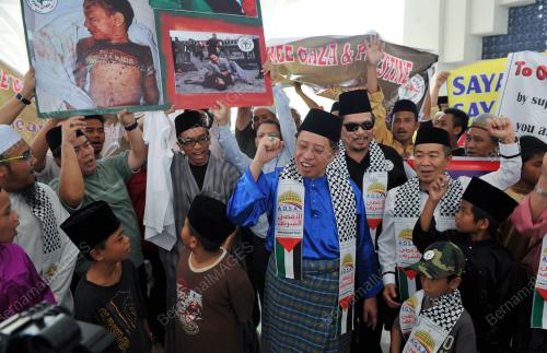 SK04_23112012_GAZA_HIMPUN