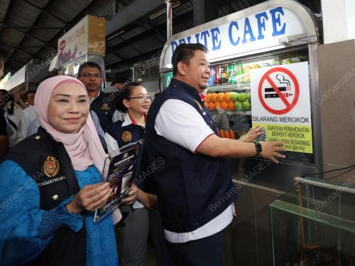 DATUK LUKANISMAN AWANG SAUNI