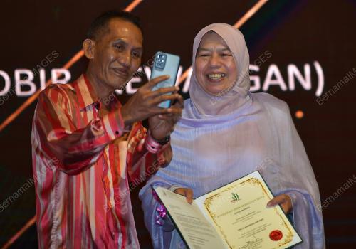 DATUK ZURAIDA KAMARUDDIN
