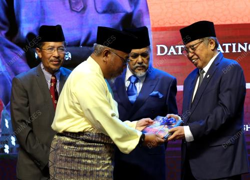 TAN SRI ABANG JOHARI TUN OPENG
