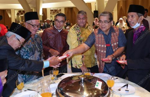 DATUK AARON AGO DAGANG