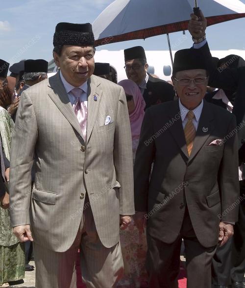 SULTAN SHARAFUDDIN IDRIS SHAH