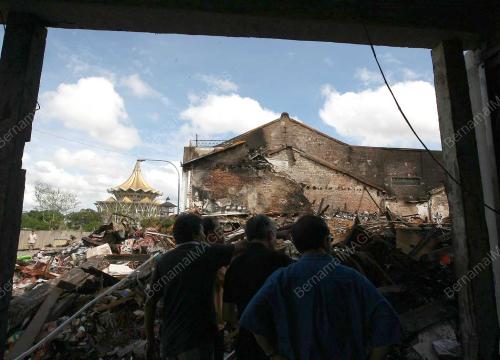KEDAI TERBAKAR