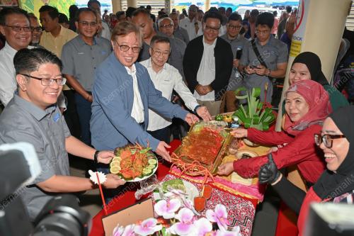 TAN SRI ABANG JOHARI TUN OPENG
