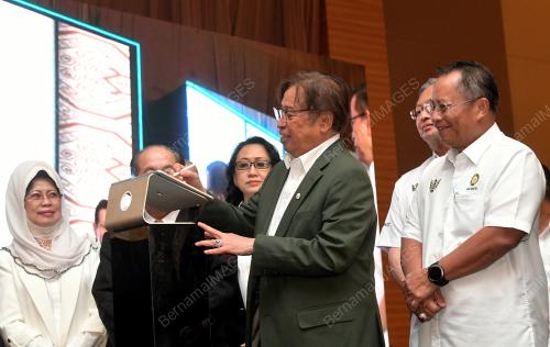 TAN SRI ABANG JOHARI TUN OPENG