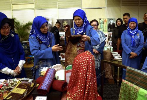 RAJA PERMAISURI AGONG RAJA ZARITH SOFIAH