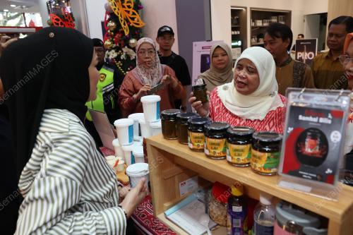 DATUK RUBIAH WANG