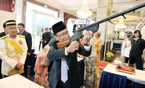 TUN ABANG MUHAMMAD SALAHUDDIN ABANG BARIENG