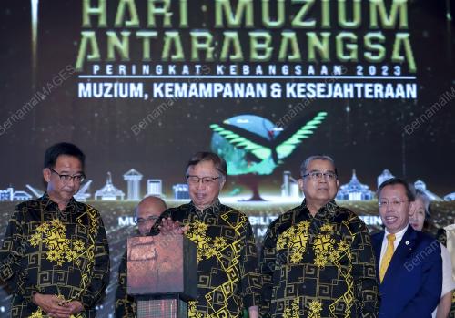 TAN SRI ABANG JOHARI TUN OPENG