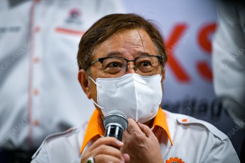 TAN SRI ABANG JOHARI TUN OPENG
