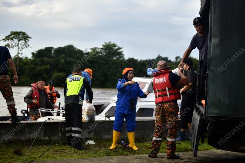 RUMAH PANJANG MULO SUNGAI KAKUS