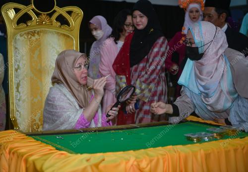 TUNKU HAJAH AZIZAH AMINAH MAIMUNAH
