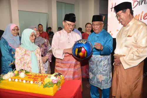 TAN SRI ABANG JOHARI TUN OPENG