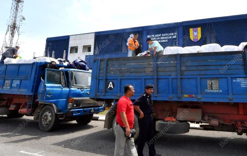 SK05_04092018_BAJU_TERPAKAI