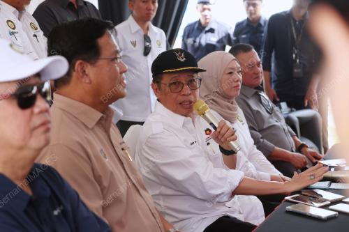 TAN SRI ABANG JOHARI TUN OPENG
