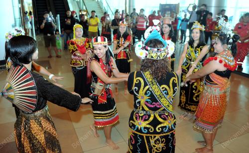 SK05_06062014_AIRASIA_GAWAI