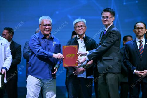 DATUK DR ANNUAR RAPAEE