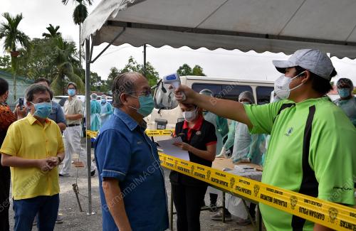 DATUK AMAR DOUGLAS UGGAH EMBAS