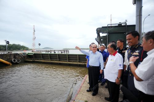 SK05_09122016_BARRAGE_KUCHING