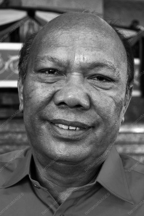 MENDIANG DATUK SERI AMBROSE BLIKAU ENTURAN