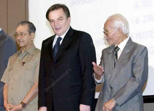 DR HARIS SILAJDZIC
