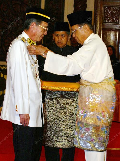 TUN ABANG MUHAMMAD SALAHUDDIN ABANG BARIENG