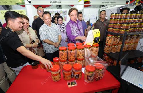 TAN SRI ABANG JOHARI TUN OPENG