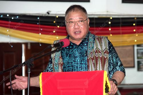 DATUK SERI TIONG KING SING