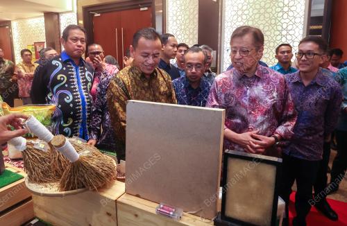 TAN SRI ABANG JOHARI TUN OPENG